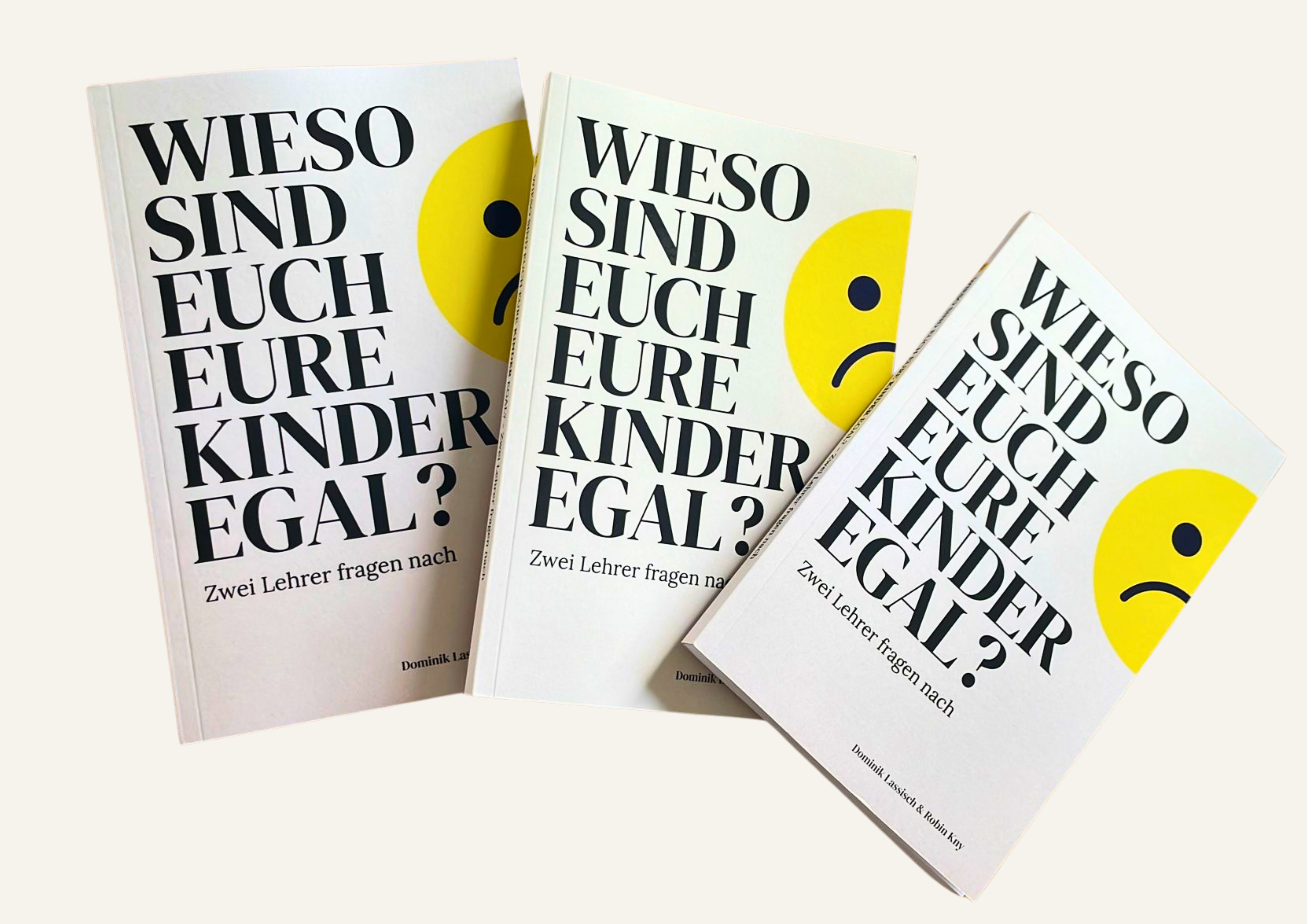 Mehrere Exemplare des Buches Wieso sind euch eure Kinder egal?
